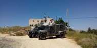 الاحتلال يُخطر بوقف العمل في ستة منازل وشبكة مياه شرق يطا جنوب الخليل