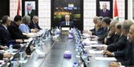 الحكومة تطالب العالم بإدانة عدوان الاحتلال الهمجي بحق الأقصى