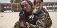 "هآرتس": مجندة إسرائيلية تطلق النار صوب فلسطيني بهدف التسلية