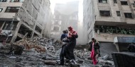 طائرات الاحتلال تدمر عمارة سكنية في مدينة غزة