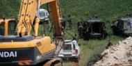 الاحتلال يستولي على "مدحلة" وجرافة شرق يطا