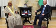 الحمد الله يطلع السفير العماني على آخر المستجدات السياسية