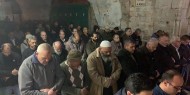 آلاف المواطنين يؤدون صلاة الجمعة في رحاب المسجد الأقصى