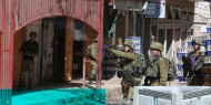 اعتقال محافظ القدس واعتداءات للمستوطنين بنابلس