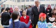 وزير التربية يشارك طالبات "بنات البيرة الجديدة" محاضرة حول "النانو"