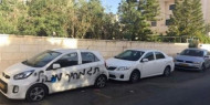 مستوطنون يعطبون إطارات مركبات ويخطون شعارات عنصرية جنوب نابلس