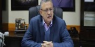 محافظ طولكرم يدعو المواطنين إلى الالتزام أكثر في المنازل