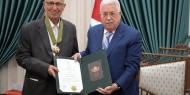 الرئيس يقلد القائد الوطني نبيل شعث النجمة الكبرى من وسام القدس