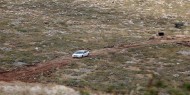 مستوطنون يشقون طريقا استيطانيا شرق بيت لحم
