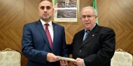 وزير الخارجية لعمامرة يستقبل سفير فلسطين الجديد لدى الجزائر