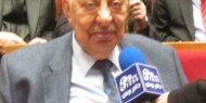 الرئيس يمنح المناضل الوطني الراحل تيسير قبعة نجمة القدس من وسام القدس