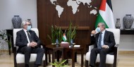 رئيس الوزراء يدعو لضغط جاد على إسرائيل للإفراج عن أموالنا في ظل الأزمة المالية الحالية