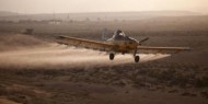 طائرات الاحتلال ترش أراضي المزارعين في غزة بمبيدات سامة