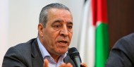 الشيخ يسلّم المحافظ الرجوب مكرمة قطرية لمؤسسات وجمعيات جنين ومخيمها