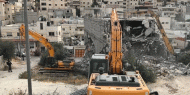 القدس: الاحتلال يهدم مبنى سكنياً في قرية الزعيّم