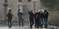 "مستعربون" يختطفون 3 شبان من مخيم قلنديا وإصابة شاب بالحي