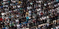 قلقيلية: مئات المواطنين يؤدون "الجمعة" في ساحة مستشفى الوكالة احتجاجا على قرار اغلاقه