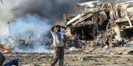 مقتل 25 شخصا على الأقل إثر انفجار سيارتين مفخختين قرب فندق بمقديشو